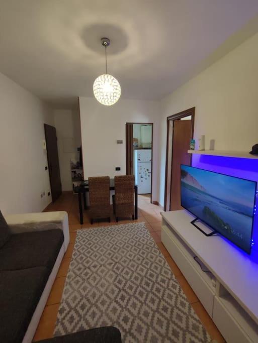 Appartamento A 5 Min Dal Centro Tortona Luaran gambar