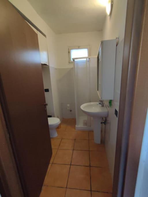 Appartamento A 5 Min Dal Centro Tortona Luaran gambar
